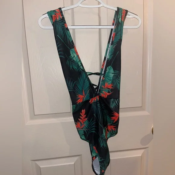 Juniors Bathing Suit & Cover Up Set (Large) - Picture 4 of 7